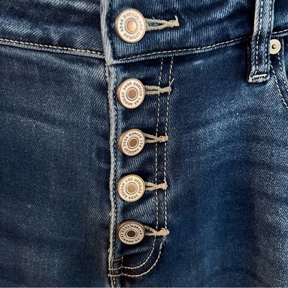 Distressed High-Waisted Blue Jeans - Picture 4 of 8